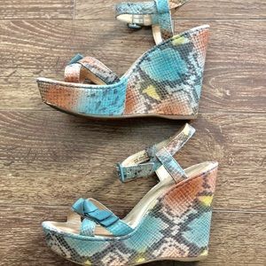 Born Crown: Genuine leather. Size 7.